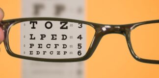 مهمترین علائمی که نشاندهندۀ نیاز به عینک است