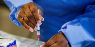 رئیس FDA از روش جایگزین برای تزریق واکسن آبلۀ میمون باواریا نوردیک حمایت میکند