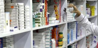 گردش مالی برخی داروخانههای دولتی معادل ۳۰۰ داروخانه خصوصی