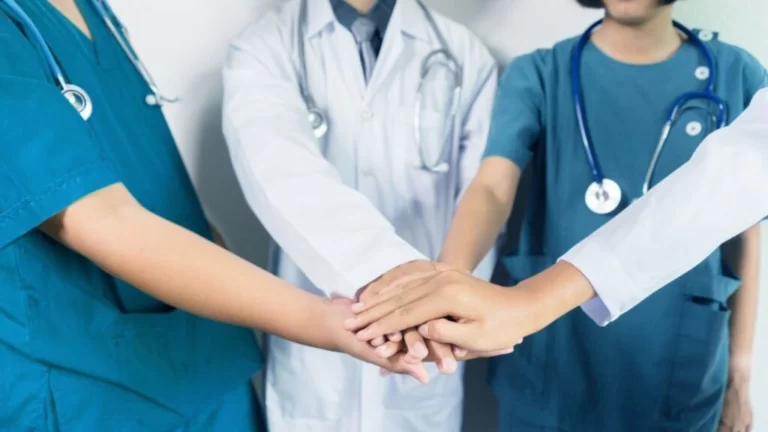 بیش از ۲۴۰ هزار پست خالی در وزارت بهداشت بیش از ۲۴۰ هزار پست خالی در وزارت بهداشت