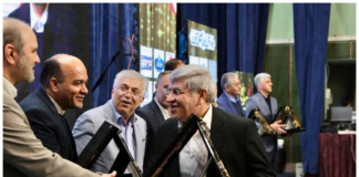 تندیس و گواهینامه طلایی «حقوق مصرفکنندگان» استان آذربایجانشرقی در دستان مدیرعامل کلرپارس