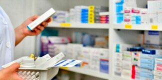 رقابت اقتصادی نابرابر داروخانههای دولتی با خصوصی