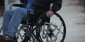 درخواست برابری حق پرستاری معلولان در منزل و مراکز