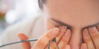 ماساژ چشم موجب خراش قرنیه و ایجاد عوامل میکروبی ثانویه میشود