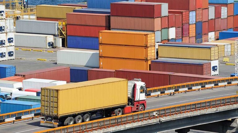 دارو و مواد اولیه دارویی با حداقل اسناد ترخیص می‌شود