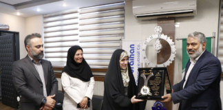 گواهینامهی رعایت حقوق مصرفکنندگان در دستان «ابوریحان»