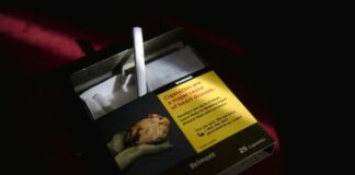 کانادا بر روی هر نخ سیگار هشدارهای بهداشتی درج میکند