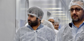 سند تحول لابراتوارهای رازک با حضور نمایندگانی از شستا و تیپیکو بررسی شد