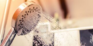 فواید دوشگرفتن با آب سرد و مضرات احتمالی