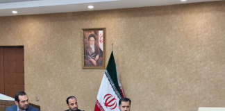 دکتر مشایخ و همراهان در کارخانجات داروپخش