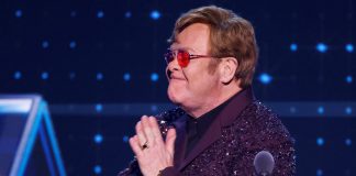 بریتانیا برنامه غربالگری اچآیوی را همزمان با سخنرانی «التون جان» خطاب به قانونگذاران گسترش داد