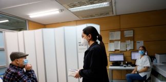 افزایش موارد بیماریهای تنفسی منجر به الزامیشدن پوشیدن ماسک در مراکز بهداشتی برخی شهرهای اسپانیا شد