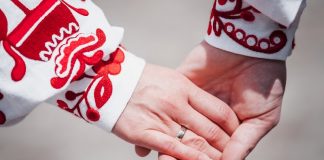 چین/ اعطای بلیطهای بختآزمایی به تازه عروسدامادها برای تشویق ازدواج