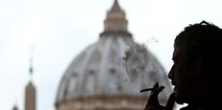 جریمه ۱۰۰ یورویی برای سیگار کشیدن در فضای باز