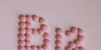 بروز ۷ نشانه غیرمعمول کمبود ویتامین B۱۲ در دستوپاها بهویژه در شب