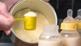 لزوم پرهیز از تاکید بر مصرف برند خاص شیرخشک