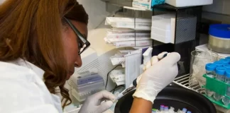 آغاز کارآزمایی بالینی نخستین واکسن نوعی سرطان ریه با فناوری mRNA