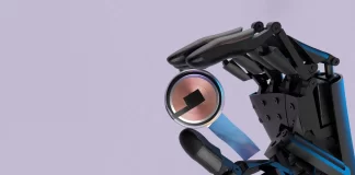 بهزودی؛ آغاز مطالعه امکانسنجی نورالینک با ایمپلنت مغزی و بازوی رباتیک