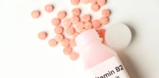 فواید ریبوفلاوین، عوارض جانبی احتمالی، و تداخلات دارویی