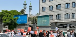 اعتراض دانشآموختگان و دانشجویان دکترای پزشکی مولکولی به بلاتکلیفی در صدور شماره نظام آزمایشگاهی