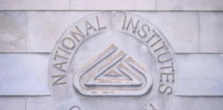 اعتراض دانشمندان NIH در واکنش به کاهش ۱۲ میلیارد دلاری بودجه توسط ترامپ