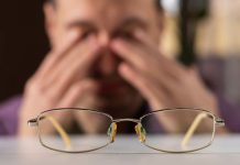 چشمها زیر فشار دنیای دیجیتال؛ خشکی و سوزش چشم، نتیجه کار مداوم با وسایل هوشمند