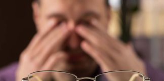 چشمها زیر فشار دنیای دیجیتال؛ خشکی و سوزش چشم، نتیجه کار مداوم با وسایل هوشمند